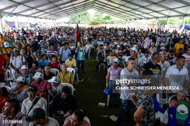 General view of people attending the meeting as the Colombian Government and the so-called Central General Staff -- a dissident faction of the...