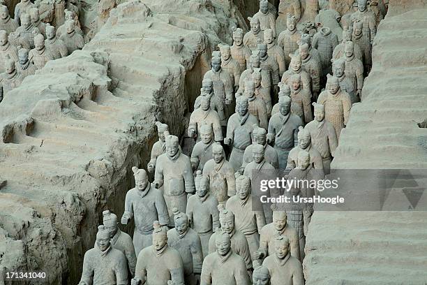 line of soldiers in the terracotta army - mausoleum of the first qin emperor stock pictures, royalty-free photos & images