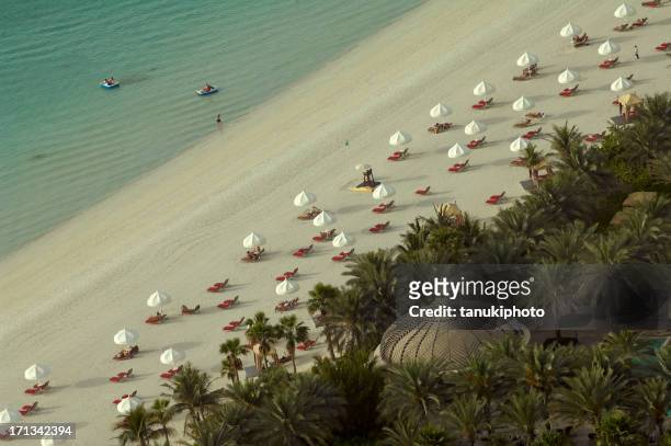 luxury beach in dubai - dubai marina stock pictures, royalty-free photos & images