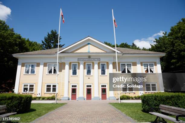 fort langley british columbia community hall 1932 - langley british columbia stock-fotos und bilder