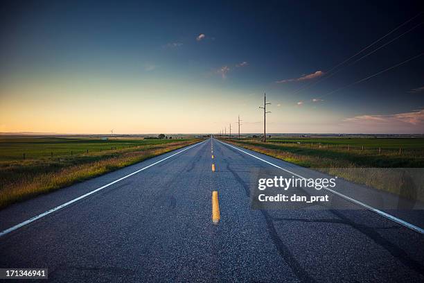 country road - alberta stockfoto's en -beelden