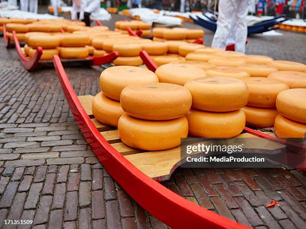 mercato del formaggio olandese - cheese production in netherlands foto e immagini stock