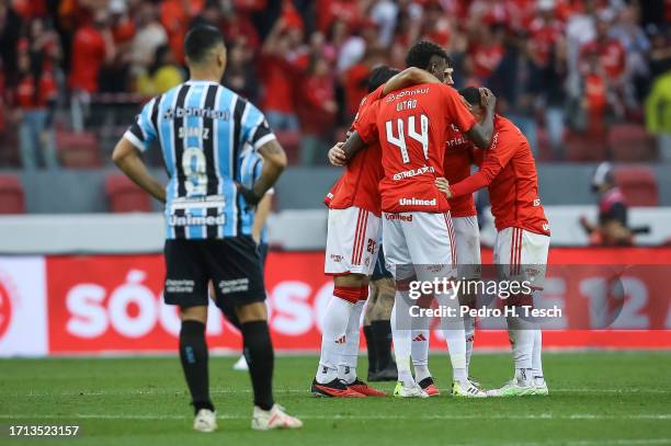 Wanderson of Internacional celebrates with teammates after scoring the team's second during the match between Internacional and Gremio as part of...