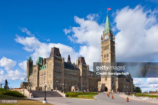 ottawa, kanada, parliament buildings - parliament hill ottawa stock pictures, royalty-free photos & images