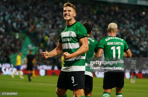 Viktor Gyokeres of Sporting CP celebrates after scoring a goal during the Liga Portugal Betclic match between Sporting CP and FC Arouca at Estadio...