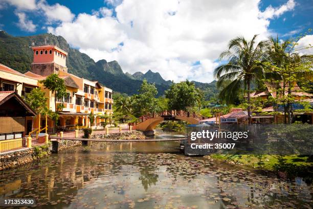 orientalisches dorf - langkawi stock-fotos und bilder