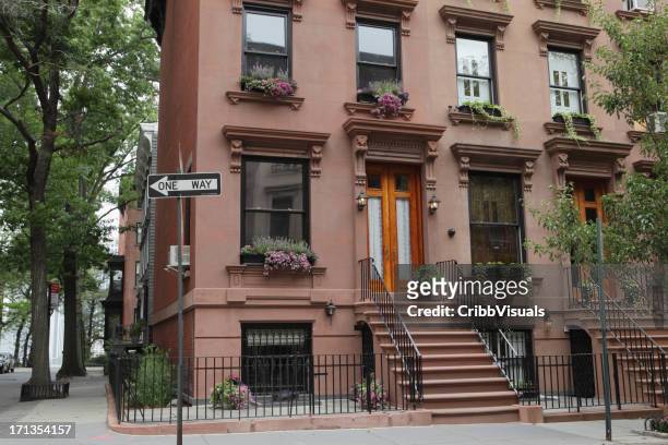 brownstone houses in brooklyn heights historic district - brooklyn heights stock pictures, royalty-free photos & images