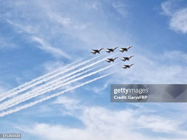 thunderbirds f-16 air show hillsboro oregon cloudy sky - air force thunderbirds stock pictures, royalty-free photos & images