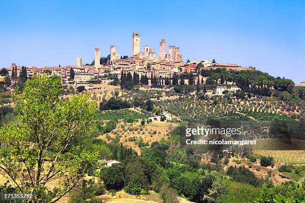 san gimignano and tuscan countryside - san gimignano stock pictures, royalty-free photos & images