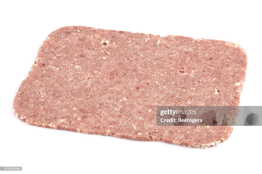 Fatia de carne-seca isolado em um fundo branco