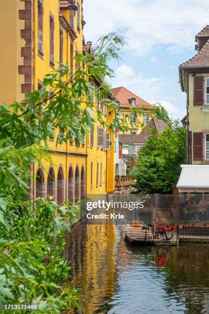 colmar, alsace, france, traditional half-timbered houses and architectural details are tourist attractions. - colmar stockfoto's en -beelden