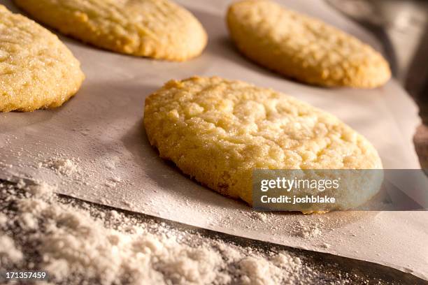 baked in the morning - suikerkoekje stockfoto's en -beelden
