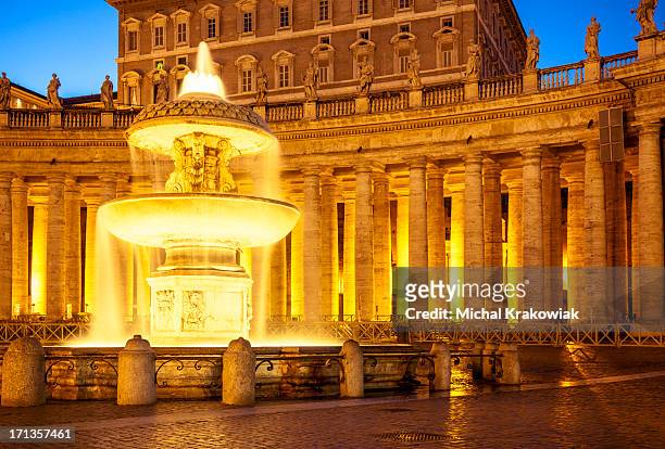 fountain in vatican - colonnade stock pictures, royalty-free photos & images