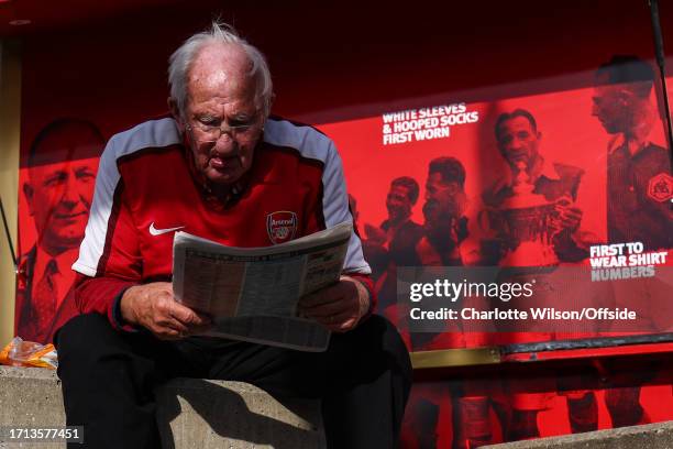 An elderly Arsenal fan reads a newspaper ahead of the Premier League match between Arsenal FC and Manchester City at Emirates Stadium on October 8,...