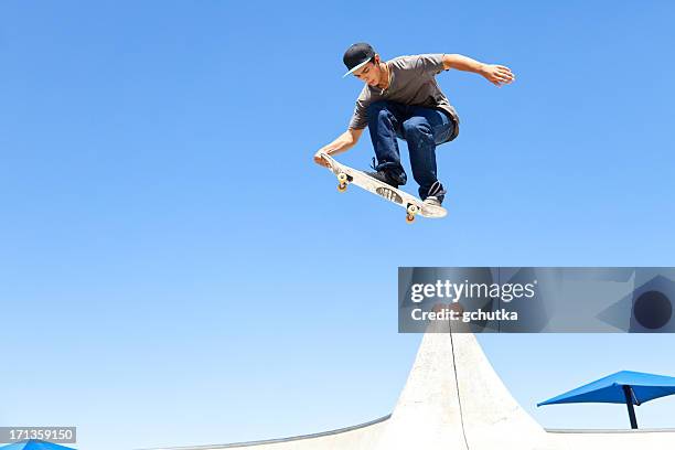 skateboard aria cabina - skateboard foto e immagini stock