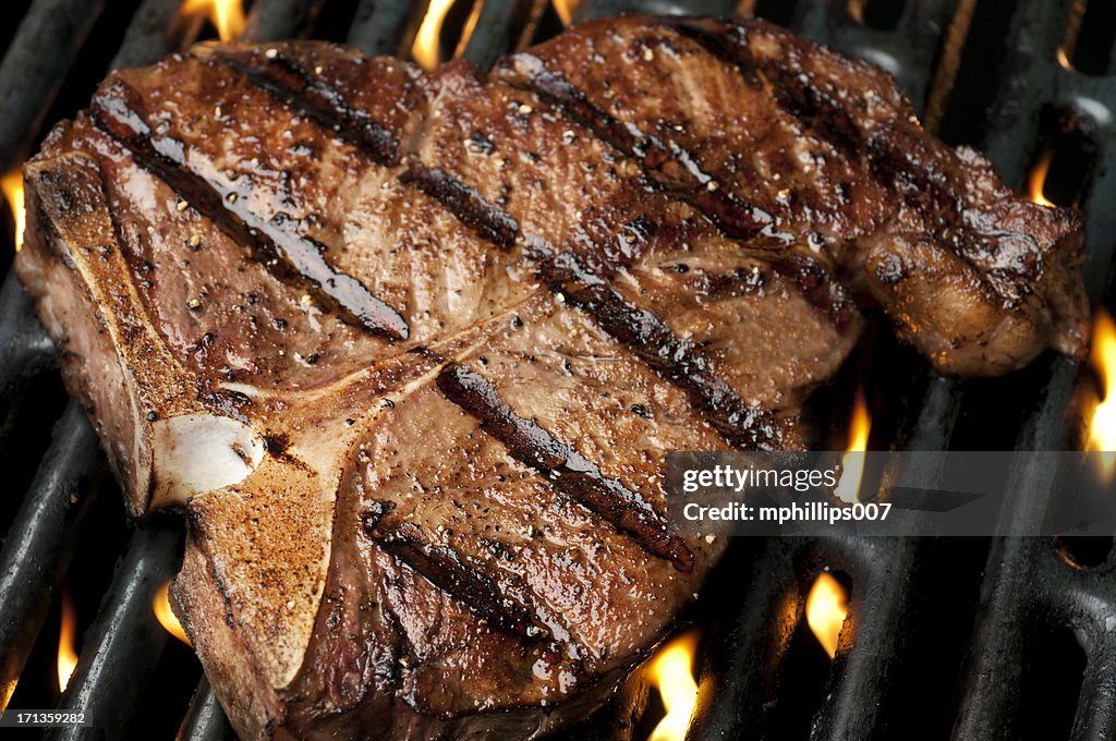 Gegrilltes T-Bone-Steak