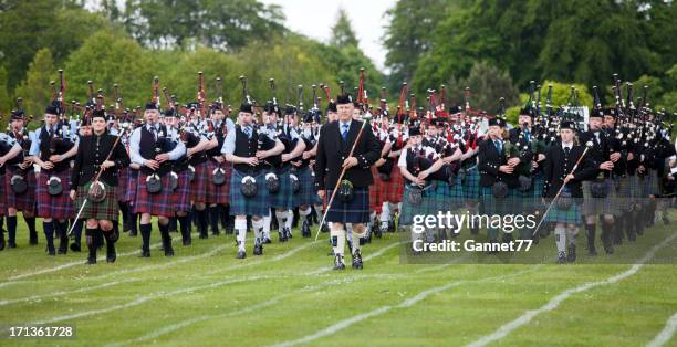 massed pipe band in aberdeen highland games - schottische kultur stock-fotos und bilder