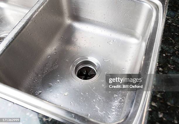 kitchen sink - gootsteen stockfoto's en -beelden