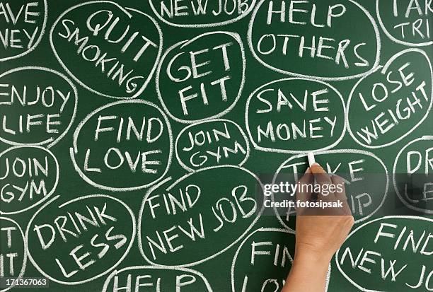 gute vorsätze für das neue jahr - neujahrsvorsatz stock-fotos und bilder