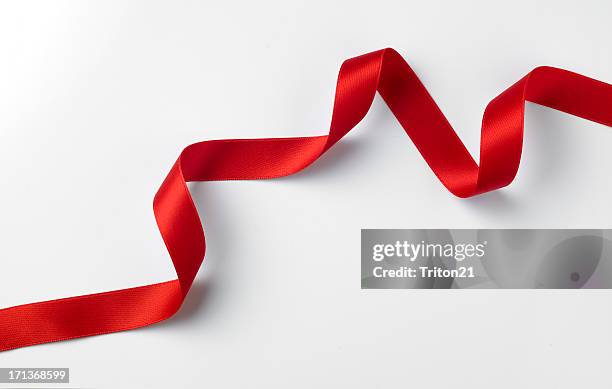 red ribbon styled on white - ribbon stockfoto's en -beelden