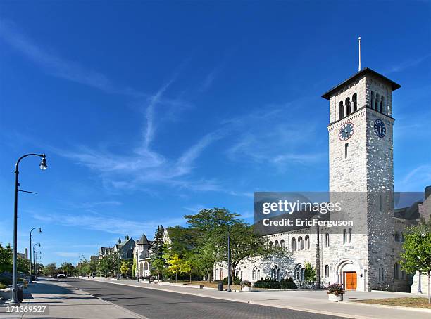 grant hall e street queen's university kingston - kingston ontario foto e immagini stock