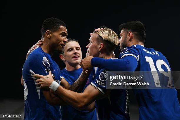 Mykhaylo Mudryk of Chelsea celebrates with teammate Levi Colwill after scoring the team's first goal during the Premier League match between Fulham...