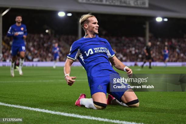 Mykhaylo Mudryk of Chelsea celebrates after scoring the team's first goal during the Premier League match between Fulham FC and Chelsea FC at Craven...