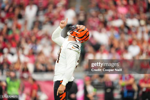 Trey Hendrickson of the Cincinnati Bengals celebrates after a play against the Arizona Cardinals during the first half at State Farm Stadium on...