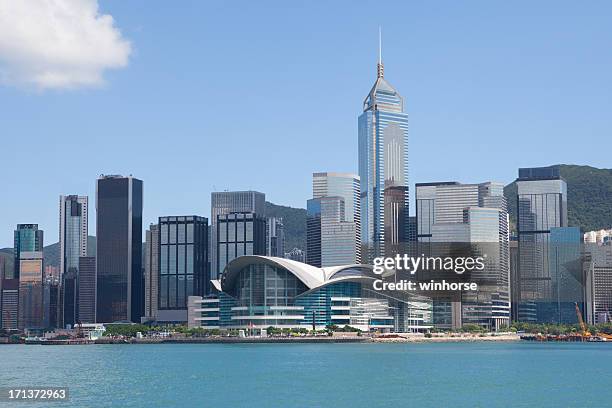 skyline von hongkong - central plaza hong kong stock-fotos und bilder