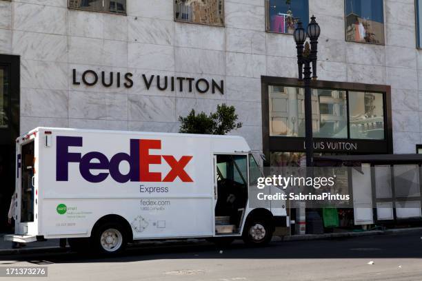 fedex van in san francisco city, california. usa - auto post production filter stockfoto's en -beelden