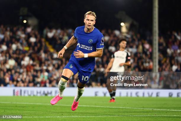 Mykhaylo Mudryk of Chelsea celebrates after scoring the team's first goal during the Premier League match between Fulham FC and Chelsea FC at Craven...
