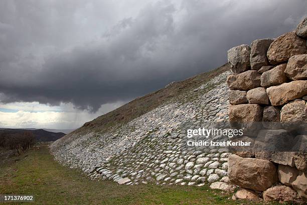 the yerkapi rampart in the south of hattusa - corum province stock pictures, royalty-free photos & images