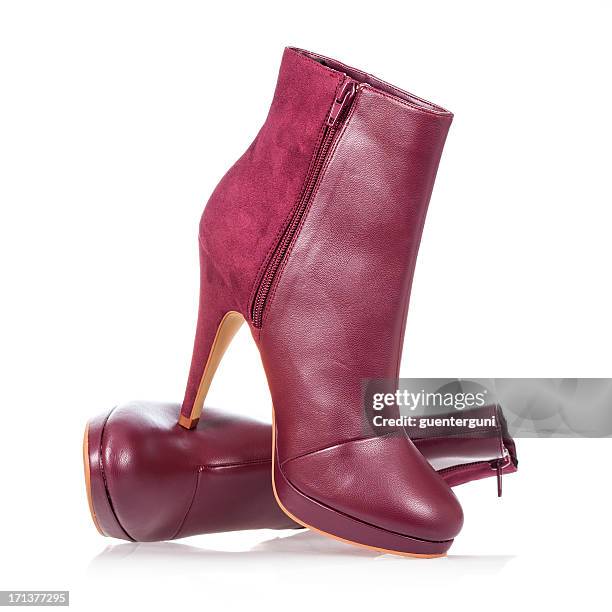 salto alto ankle boot em vermelho escuro - bota imagens e fotografias de stock