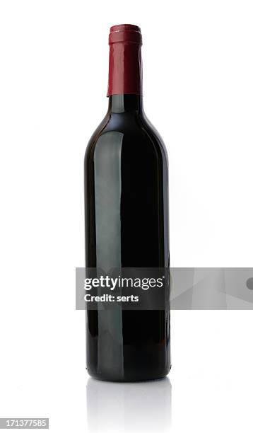 unlabeled bottle of red wine - wijnfles stockfoto's en -beelden