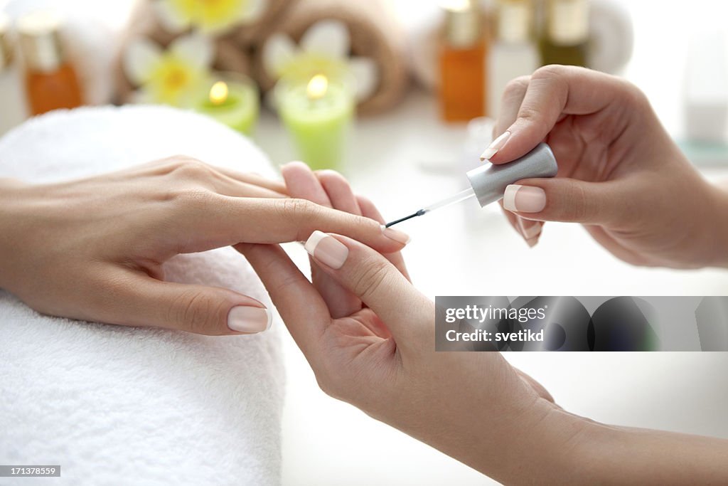 Manicure.