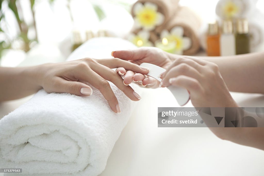 Manicure.