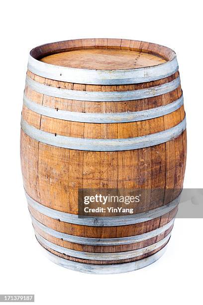 tonneau de vin en fût de chêne unique isolé sur fond blanc - tonneau photos et images de collection