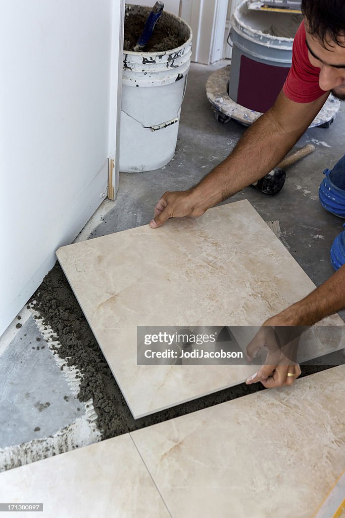 Construction: Laying a porcelain tile floor