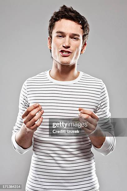 homem a falar para a câmara - gesticular imagens e fotografias de stock