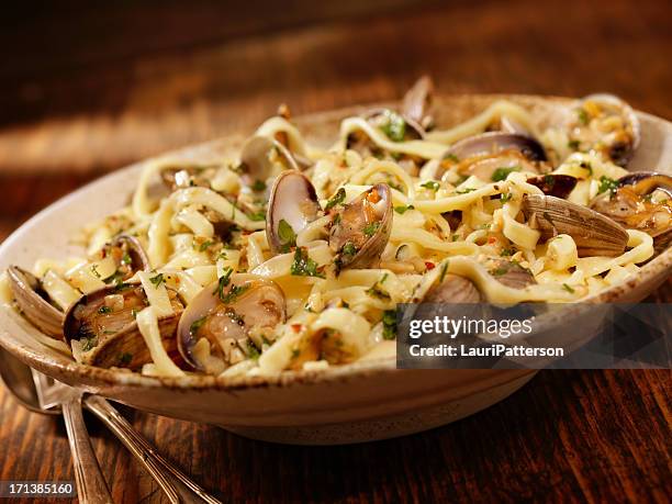 linguini y almejas - linguini fotografías e imágenes de stock