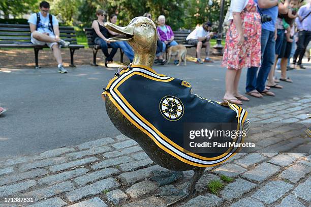 136 Make Way For Ducklings (Sculpture) Stock Photos, High-Res Pictures