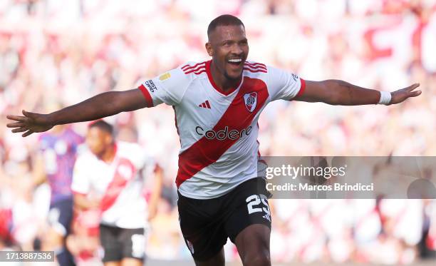 Salomon Rondon of River Plate celebrates after scoring the team's first goal during a match between River Plate and Talleres as part of Copa de la...