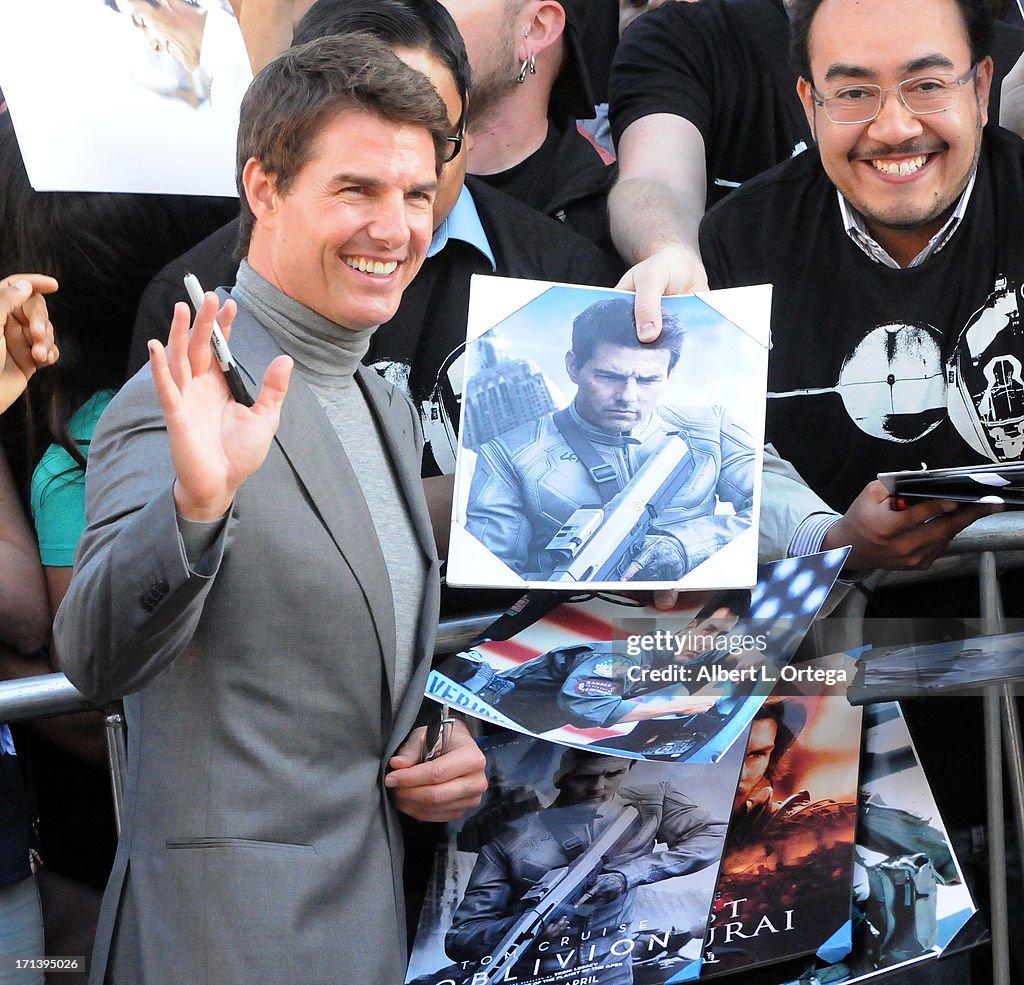 Premiere Of Universal Pictures' "Oblivion" - Arrivals