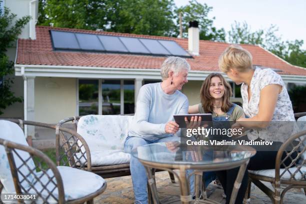 a grandmother, daughter and granddaughter are enjoying spending family time together - zonnepanelen stockfoto's en -beelden