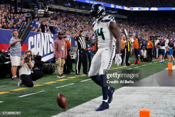 Metcalf of the Seattle Seahawks celebrates after catching a pass for a touchdown against Deonte Banks of the New York Giants during the first quarter...