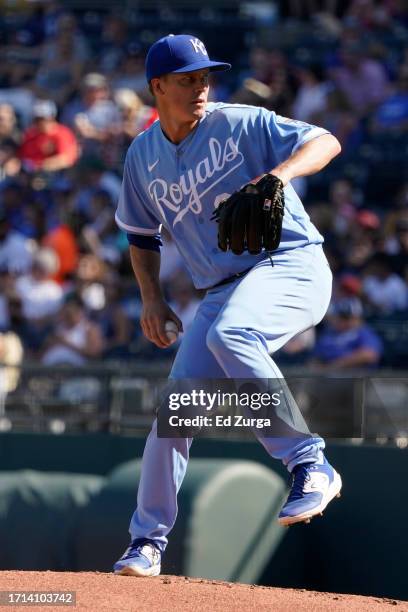 Zack Greinke of the Kansas City Royals throws in the second inning against the New York Yankees at Kauffman Stadium on October 01, 2023 in Kansas...