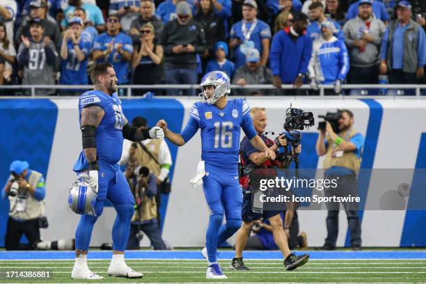 Detroit Lions quarterback Jared Goff fist bumps Detroit Lions offensive tackle Taylor Decker as they walk to the sideline after a touchdown during...