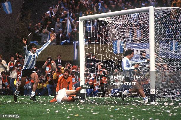 Photo taken on June 25, 1978 when Argentinian midfielder Mario Kempes who had just scored his second goal celebrated in front of forward Daniel...