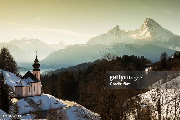 travel destination: maria gern church in bavarian alps with watzmann at winter (berchtesgadener land/ bavaria/ germany) - christian kalt stock-fotos und bilder
