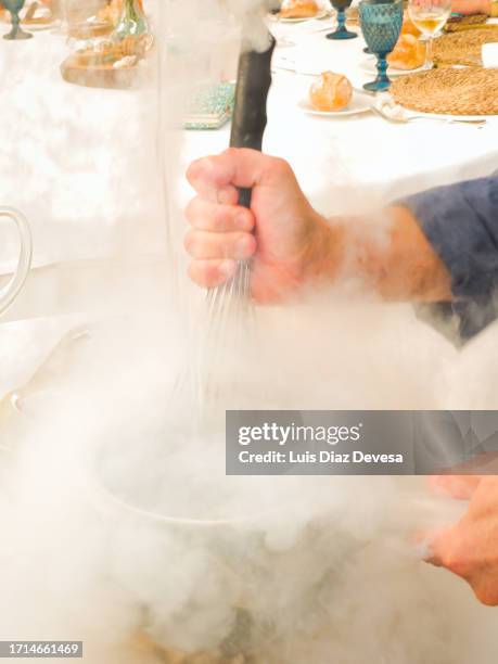 cooking with dry ice - liquid-nitrogen-burn stock pictures, royalty-free photos & images